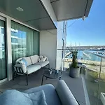 Yacht Park - Delux Waterfront With Parking 公寓