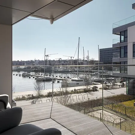 Yacht Park - Delux Waterfront With Free Parking Apartment