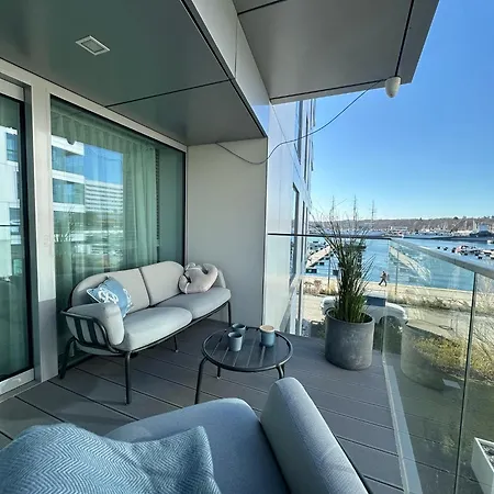 Yacht Park - Delux Waterfront With Free Parking Apartment