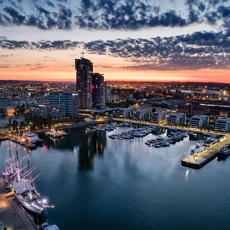 Yacht Park - Delux Waterfront With Parking Apartment Gdynia