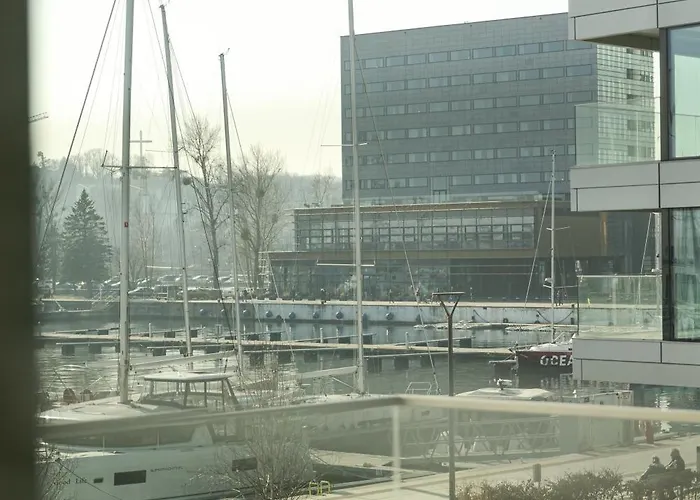 Yacht Park - Delux Waterfront With Parking شقة غدينيا